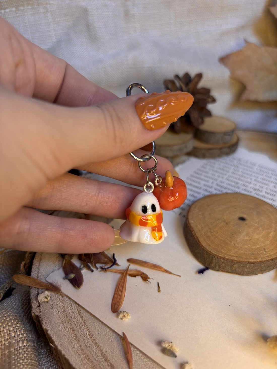 Breloc Fantomita - genți și portofele - accesorii genți - breloc - Artynos.ro