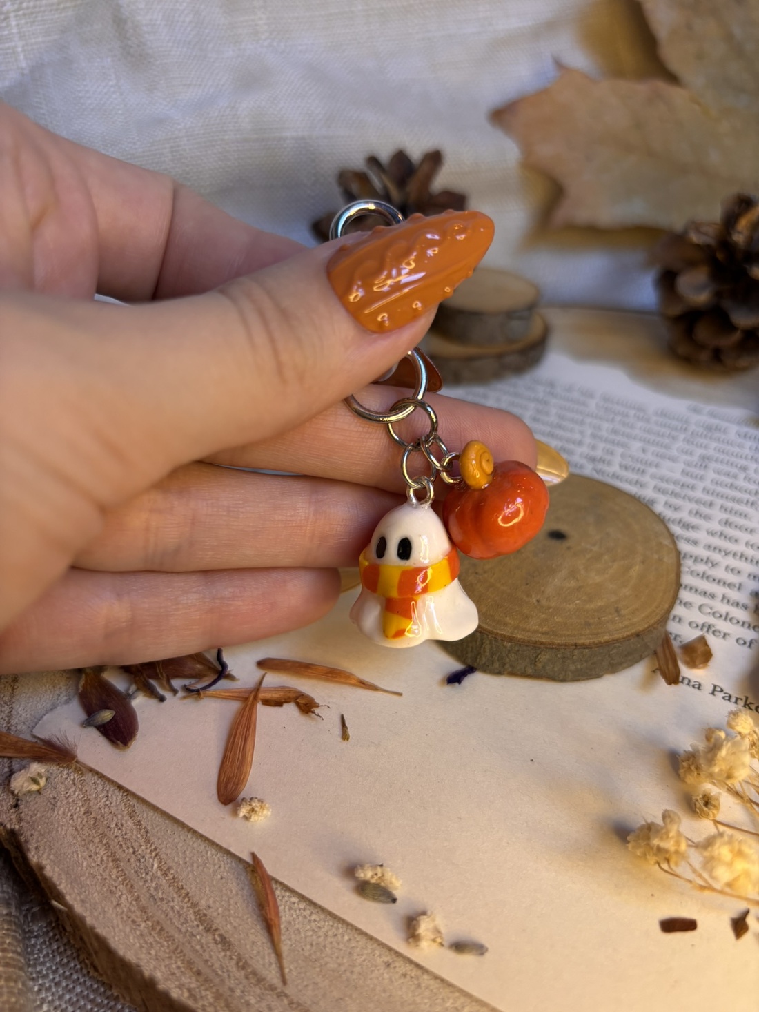 Breloc Fantomita - genți și portofele - accesorii genți - breloc - Artynos.ro