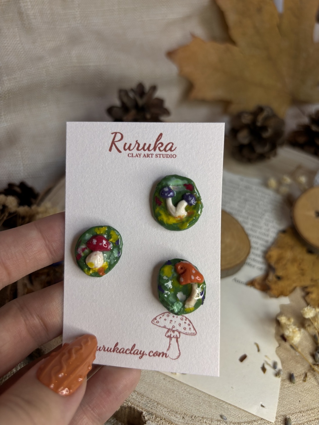 Insignă de toamnă cu ciupercuțe - genți și portofele - accesorii genți - breloc - Artynos.ro