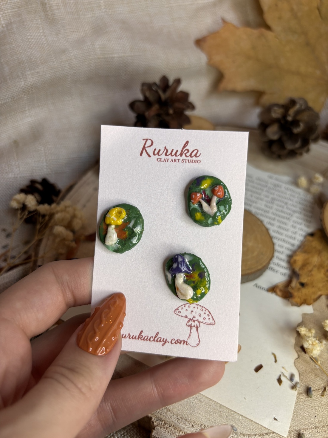 Insignă de toamnă cu ciupercuțe - genți și portofele - accesorii genți - breloc - Artynos.ro