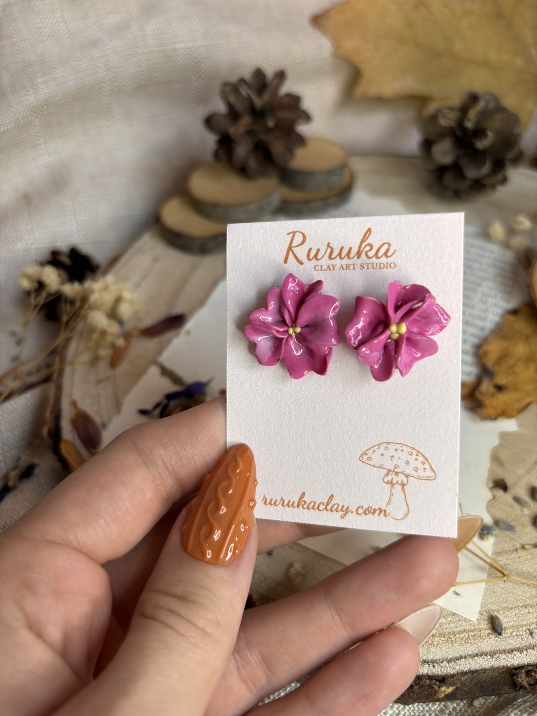 Cercei cu motiv floral roz - bijuterii - cercei - cercei cu figurine - Artynos.ro