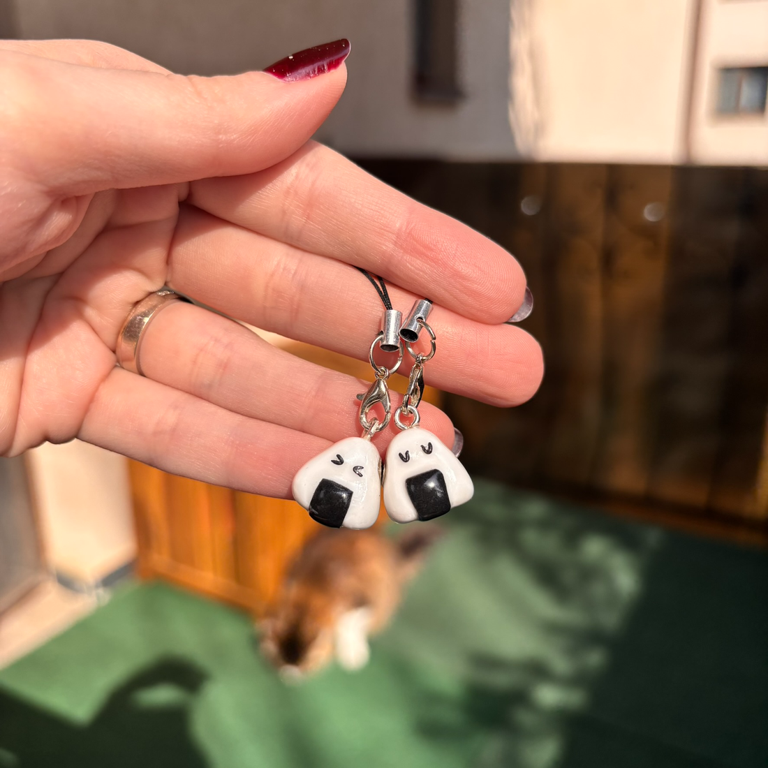 Breloc Onigiri cu Magnet - genți și portofele - accesorii genți - breloc - Artynos.ro