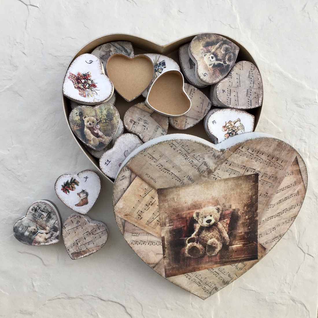 Calendarul Adventului, calendar, inimi  - crăciun - decorațiuni de advent - calendar de advent - Artynos.ro