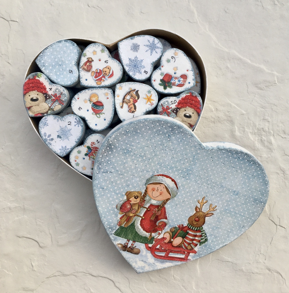 Calendarul Adventului, calendar, inimi  - crăciun - decorațiuni de advent - calendar de advent - Artynos.ro