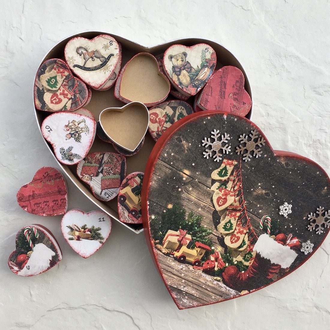 Calendarul Adventului, calendar, inimi  - crăciun - decorațiuni de advent - calendar de advent - Artynos.ro