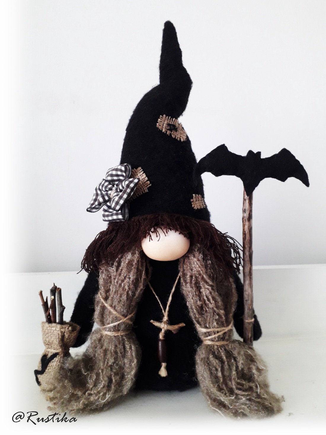 Gnom de colecție, Melinda Gnom vrăjitoare, Obsidian Woods Collection - casă & stil de viață - accesorii pentru decorat casa - gnom - Artynos.ro