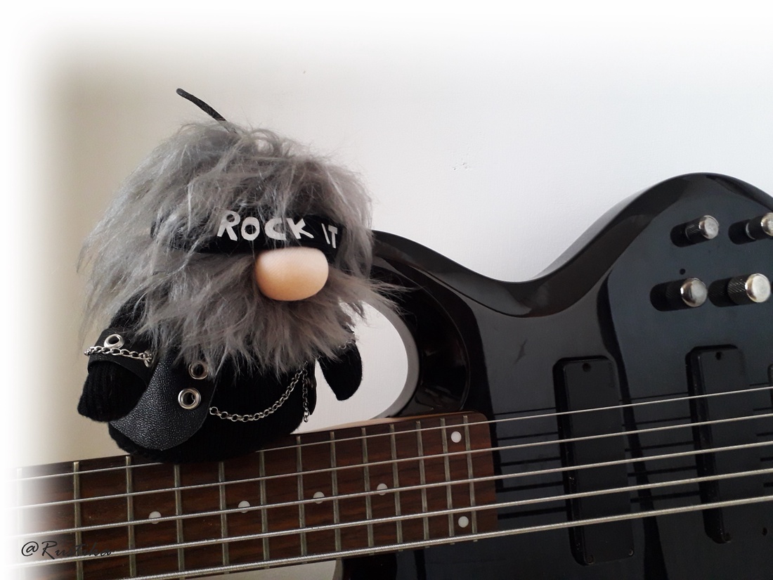 Gnom de colecție, Ozzy, The Rock Gnome - accesorii locuință - accesorii pentru decorat casa - elfi - Artynos.ro