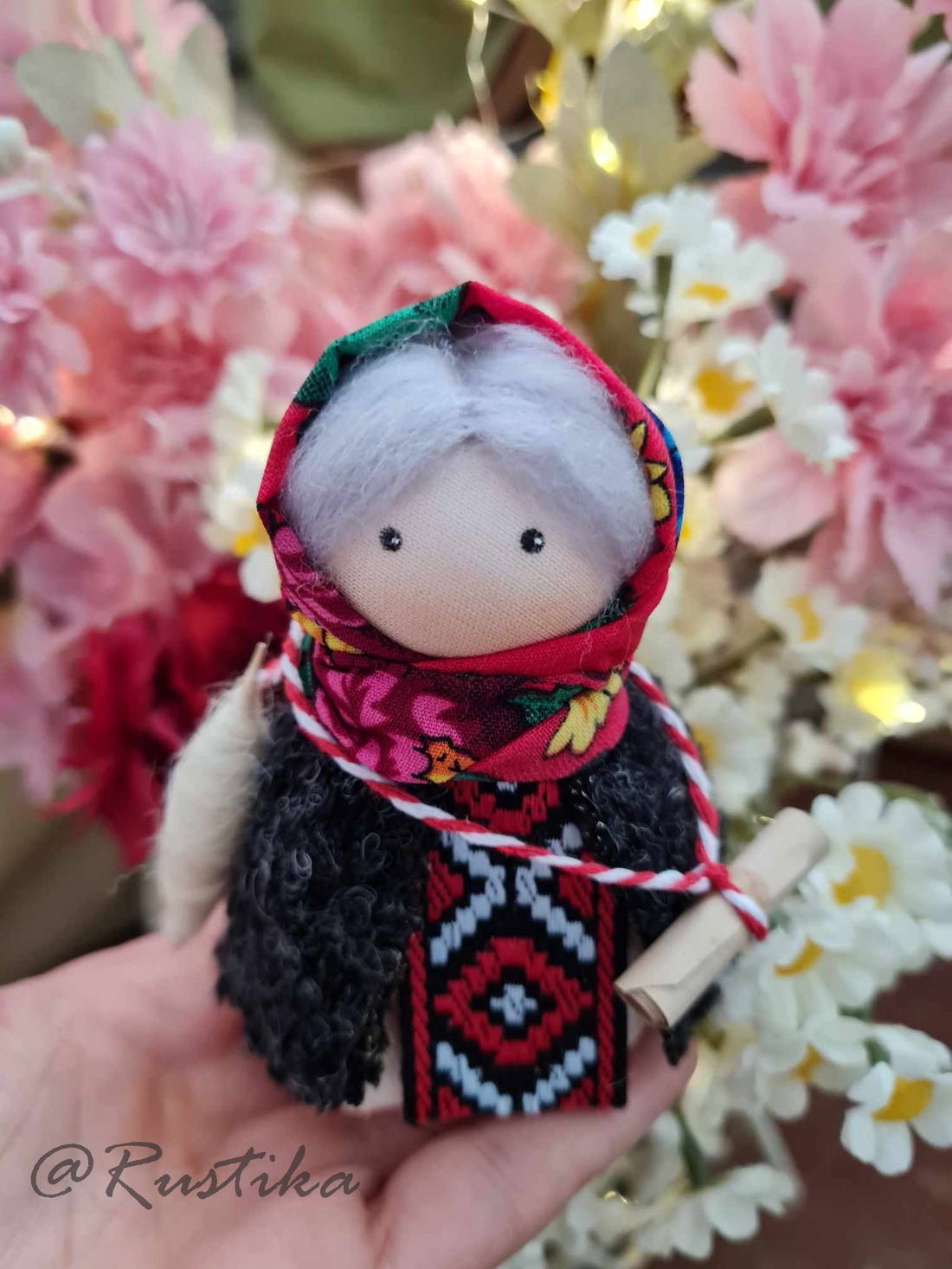 Baba Dochia, mărțișor tradițional, figurina de colecție - jucării și echipamente pentru copii - plușuri - păpușă croșetată, păpușă de pluș - Artynos.ro Baba Dochia, mărțișor tradițional, figurina de colecție - jucării și echipamente pentru copii - plușuri - păpușă croșetată, păpușă de pluș - Artynos.ro