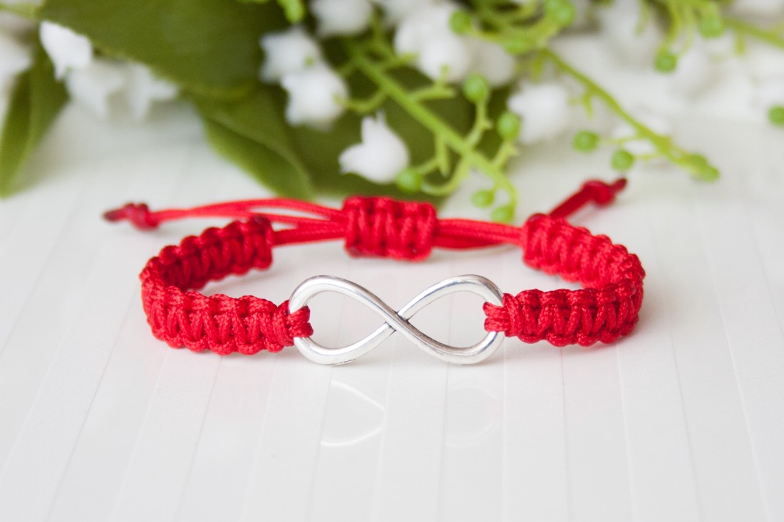 Brățară macramé împletită - big infinity roșu - - Artynos.ro Brățară macramé împletită - big infinity roșu - - Artynos.ro