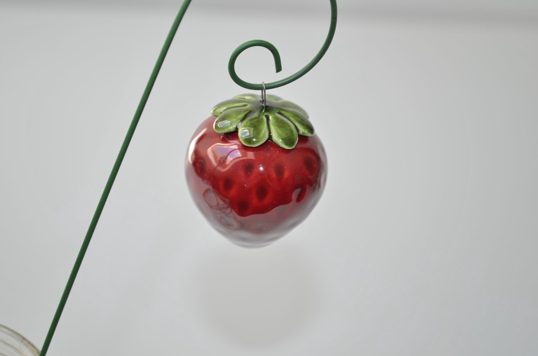 Ceramică artizanală în formă de căpșună, decorațiune de grădină -  - Artynos.ro