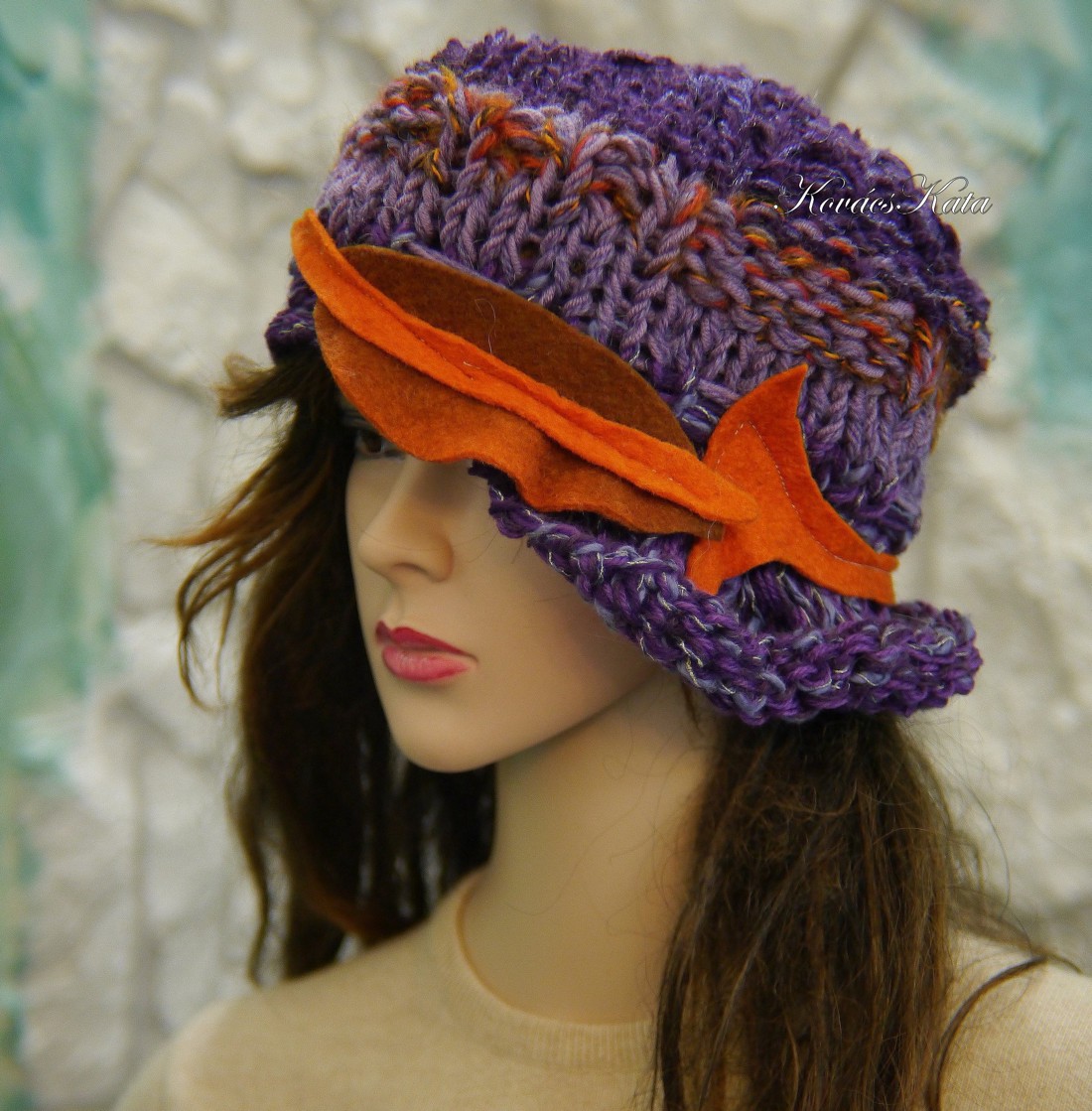 CLOCHE-ART - pălărie extravagantă tricotată manual / violet-portocaliu - îmbrăcăminte și modă - eșarfe, pălării, fularuri - căciulă - Artynos.ro