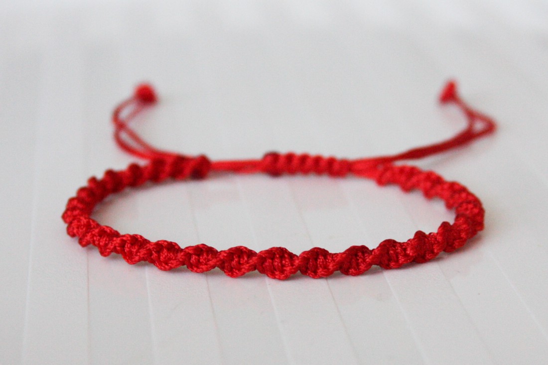 Brățară de protecție - Brățară macrame roșie - - Artynos.ro Brățară de protecție - Brățară macrame roșie - - Artynos.ro