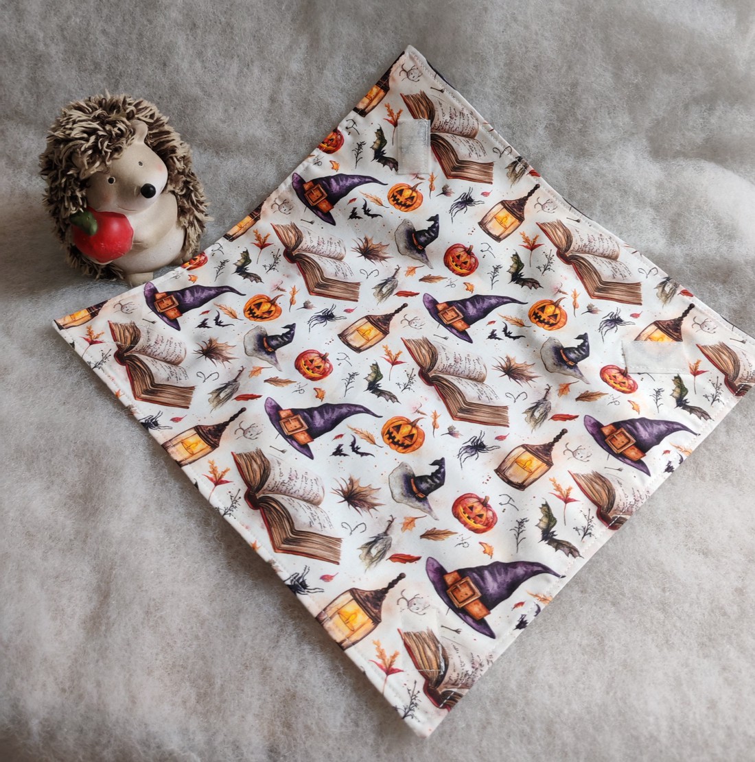 Șervet textil reutilizabil cu motive de Halloween � vrăjitoare, dovleac, liliac -  - Artynos.ro