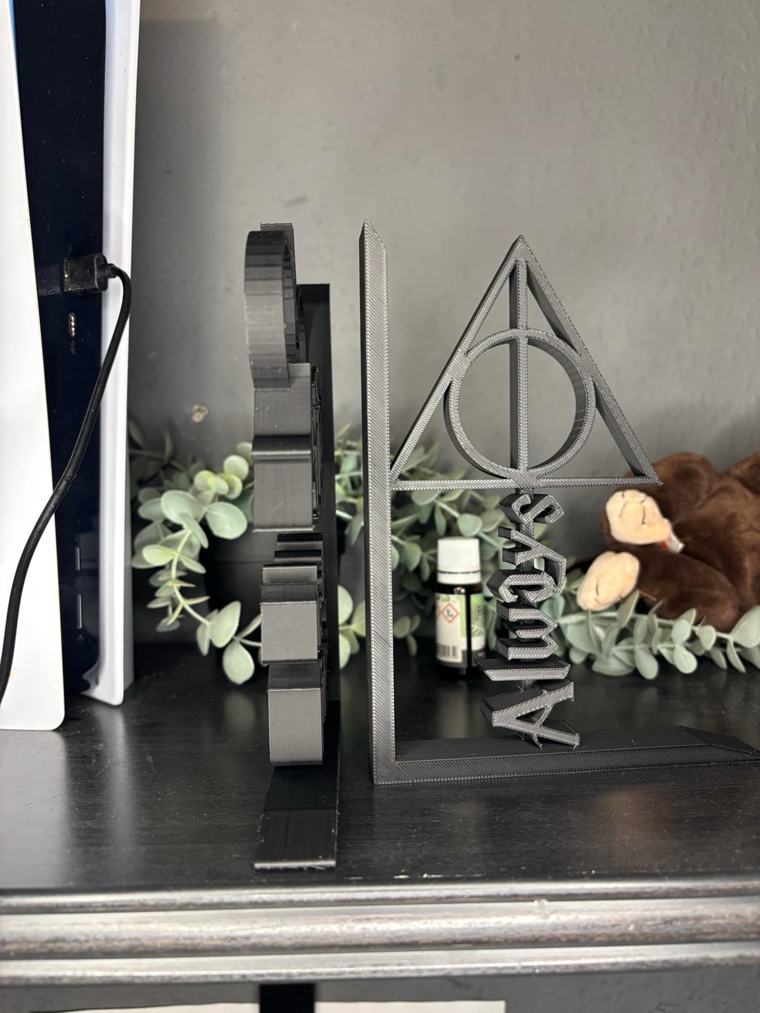Suport de carte Harry Potter - casă & stil de viață - accesorii pentru decorat casa - decorațiuni de masă și decorațiuni pentru rafturi - suport carte - Artynos.ro Suport de carte Harry Potter - casă & stil de viață - accesorii pentru decorat casa - decorațiuni de masă și decorațiuni pentru rafturi - suport carte - Artynos.ro