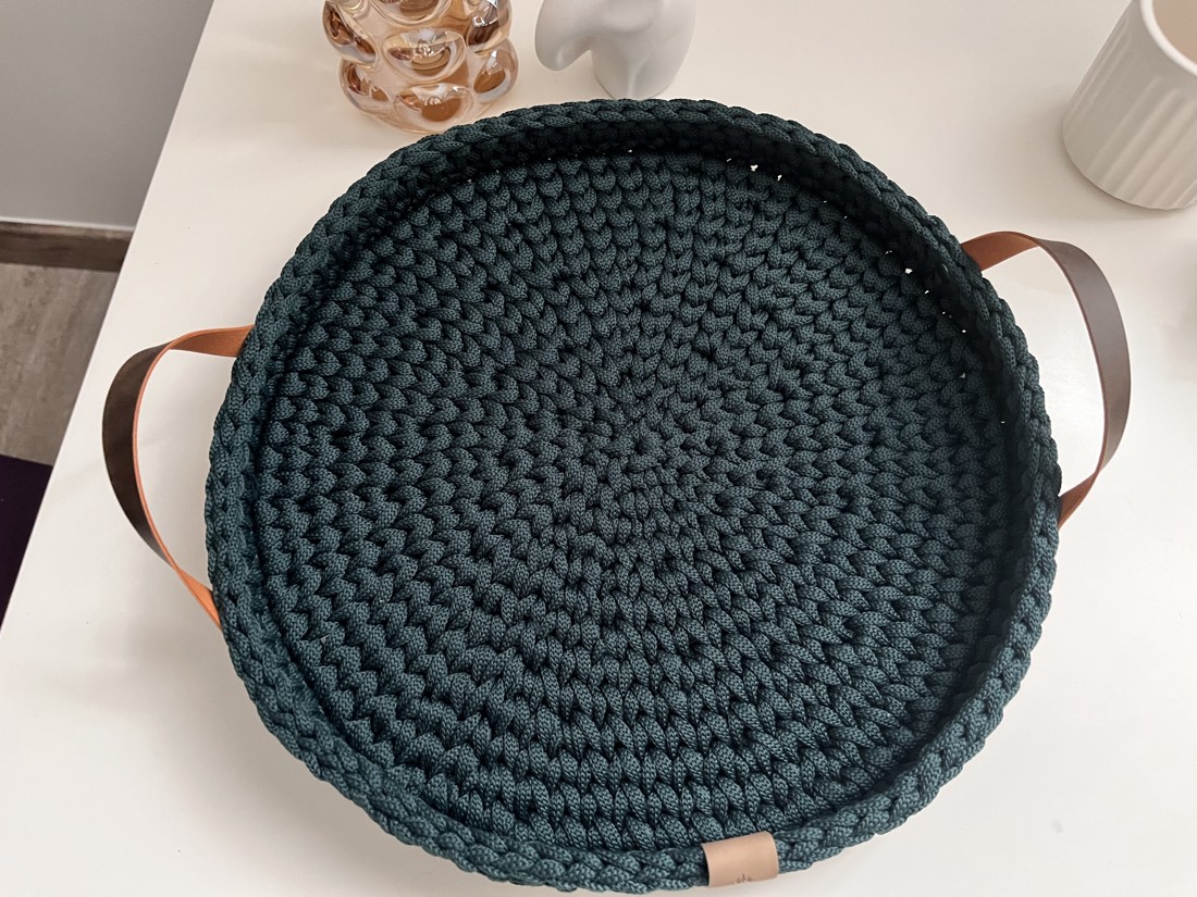 Tava ornament croșetat - casă & stil de viață - accesorii pentru echipamente de bucătărie - accesorii de servire - tăvi, tăvi de servire - Artynos.ro