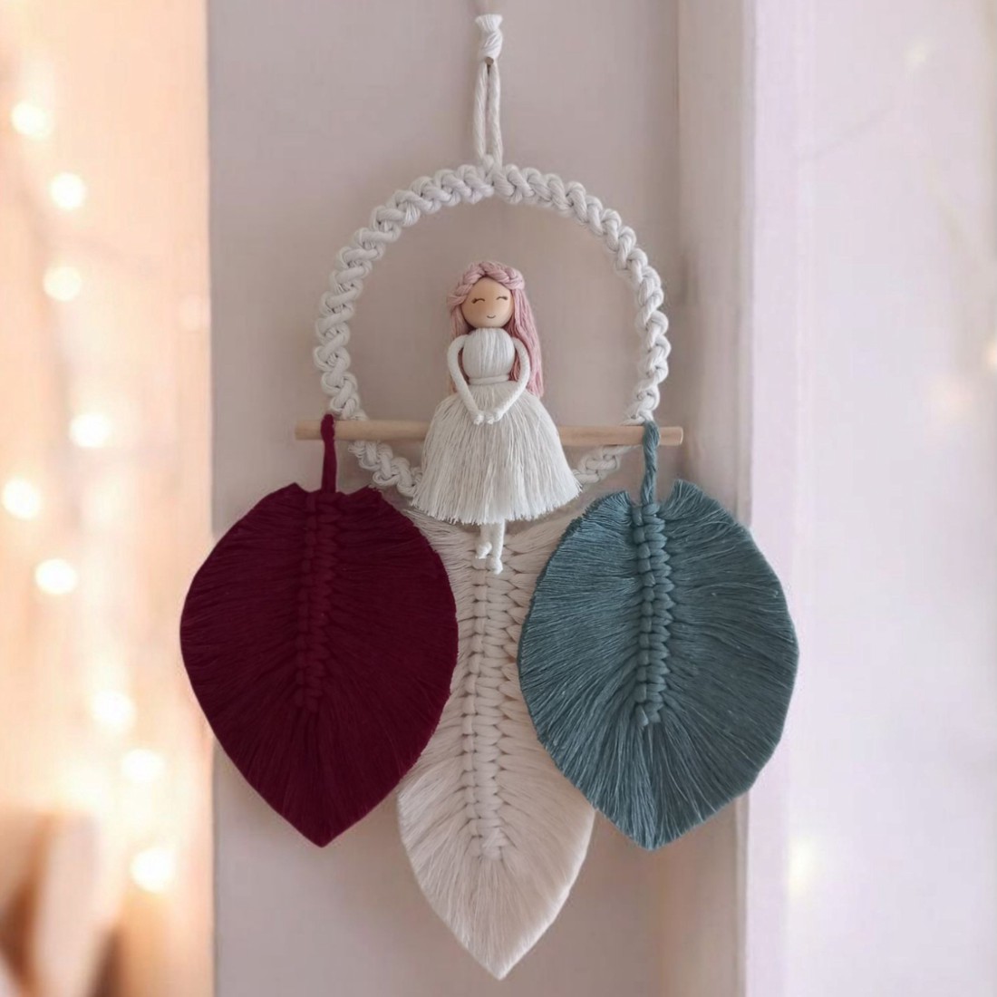 Macramé păpușă cu frunze decor de perete - - Artynos.ro Macramé păpușă cu frunze decor de perete - - Artynos.ro