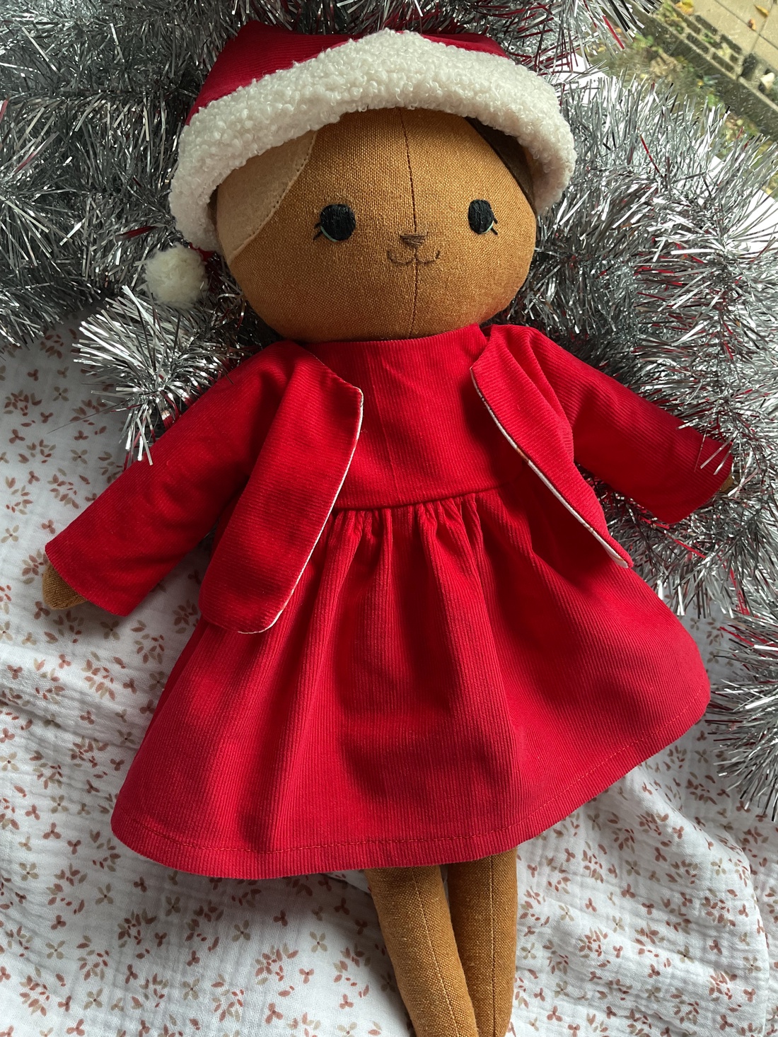 Papusa handmade pisica cu haine detasabile  - jucării și echipamente pentru copii - plușuri - pisică de pluș - Artynos.ro