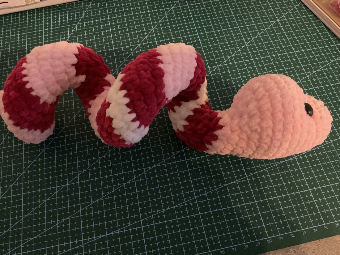 Jucărie șarpe croșetată manual - jucării și echipamente pentru copii - plușuri - păpușă croșetată, păpușă de pluș - Artynos.ro