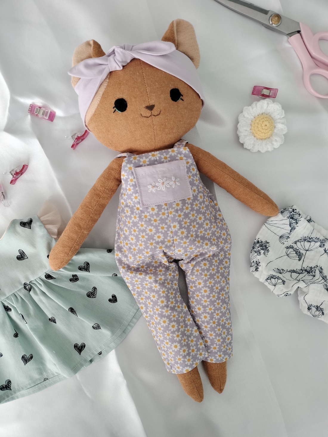 Papusa handmade pisica cu haine detasabile  - jucării și echipamente pentru copii - plușuri - pisică de pluș - Artynos.ro