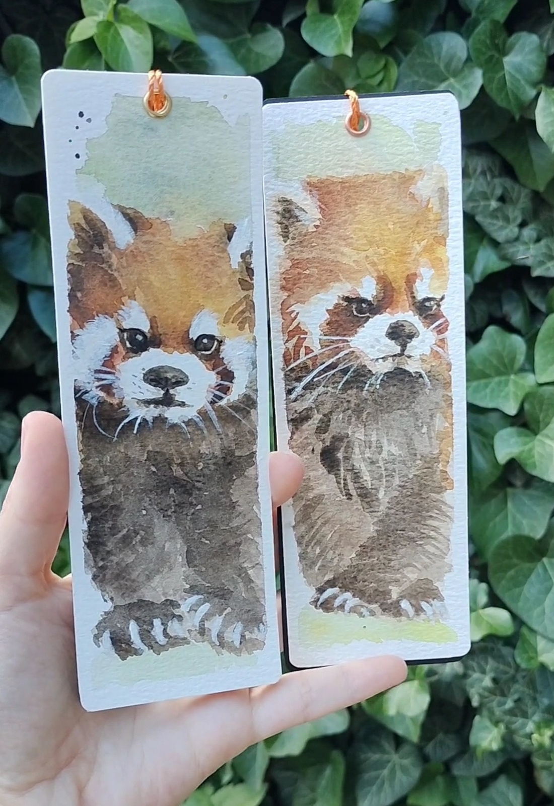Set de 2 semne de carte pictate manual - Panda rosu  - arte vizuale și accesorii  - picturi - acuarele picturi - Artynos.ro