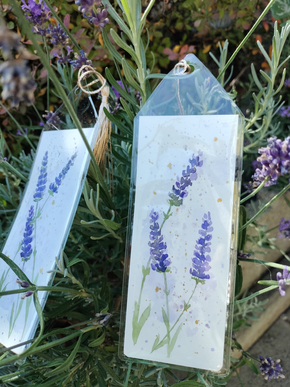 Set de doua semne de carte pictate manual cu lavanda - cărți și creații cu tematică muzicală, cadouri - semn de carte - Artynos.ro