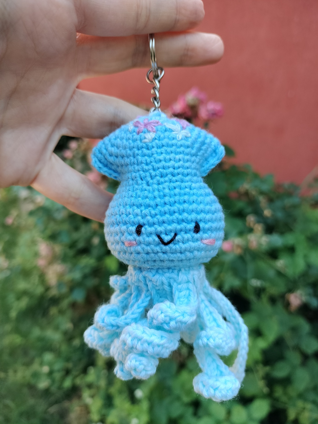 Breloc crosetat calamar albastru cu broderie manuala - genți și portofele - accesorii genți - breloc - Artynos.ro
