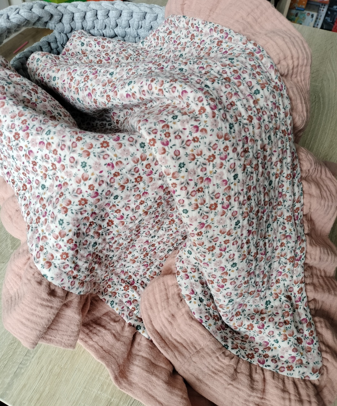 Paturica handmade din muselina  - jucării și echipamente pentru copii - jucării bebeluși - pături bebeluși - Artynos.ro
