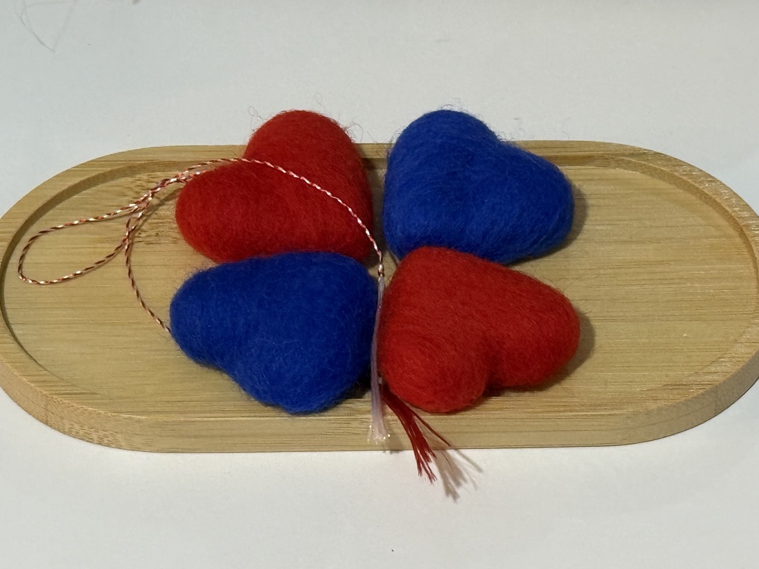 Pandantiv /  inimă lână împâslită  - bijuterii - broșe - Artynos.ro