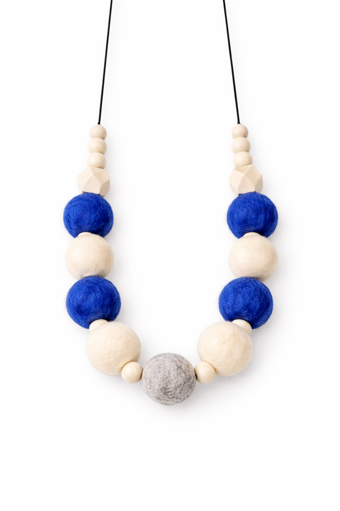 Colier bile lână împâslită  - bijuterii - coliere - coliere brodate - Artynos.ro