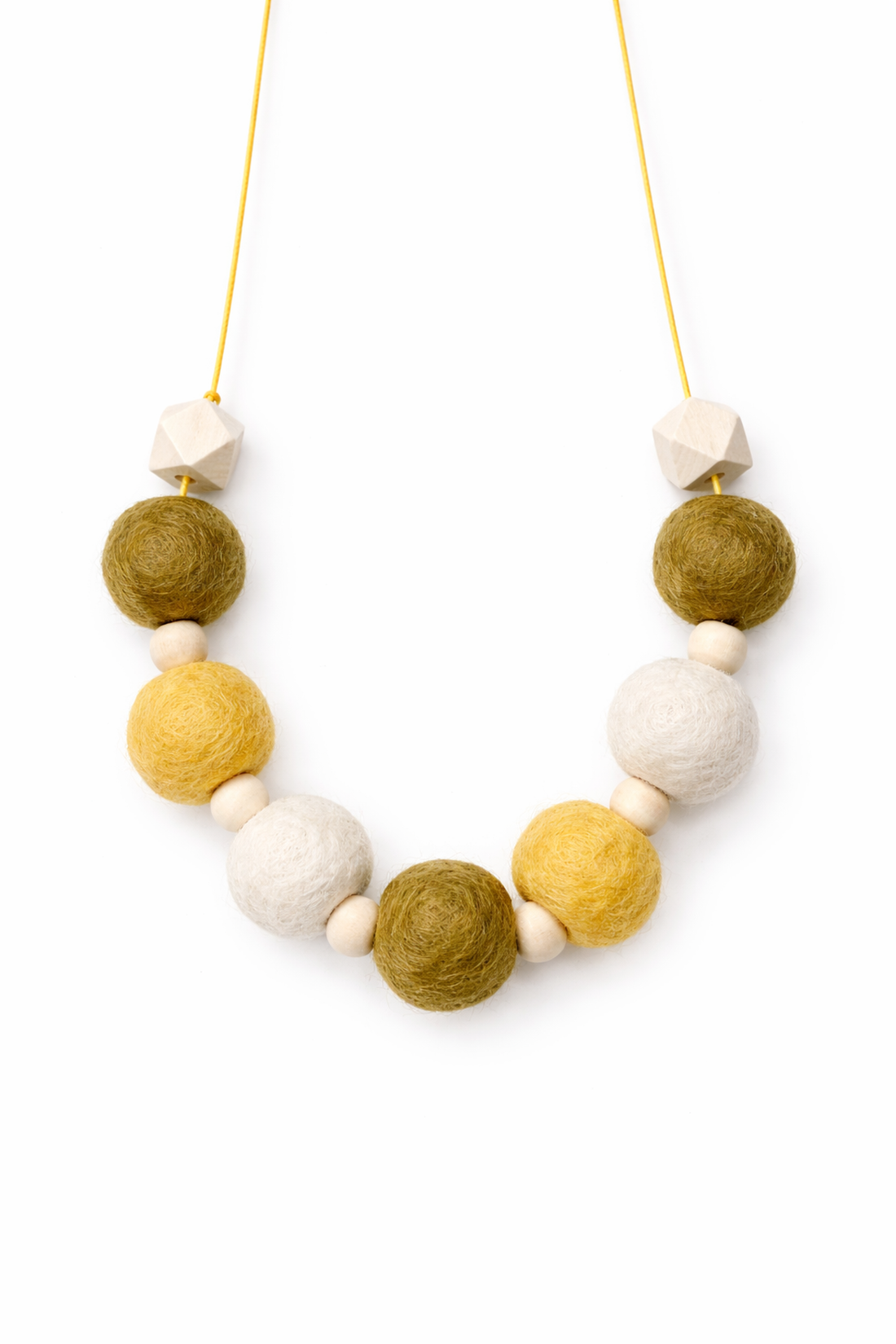 Colier bile lână împâslită  - bijuterii - coliere - coliere brodate - Artynos.ro