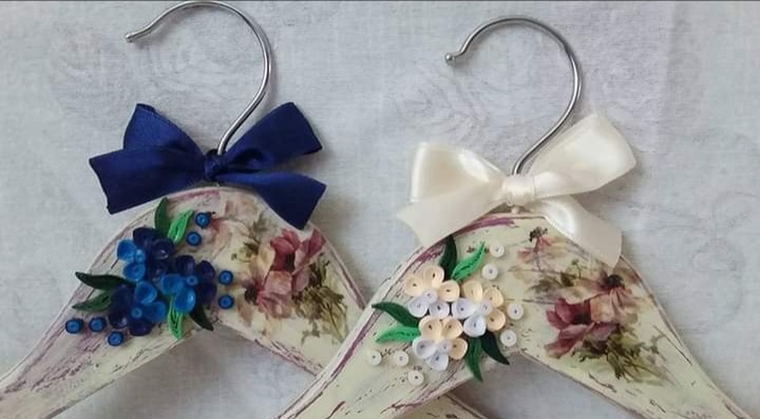 Umerase miri si cutiută verighete - accesorii nuntă - rochie de nuntă - umerașe miri - Artynos.ro Umerase miri si cutiută verighete - accesorii nuntă - rochie de nuntă - umerașe miri - Artynos.ro