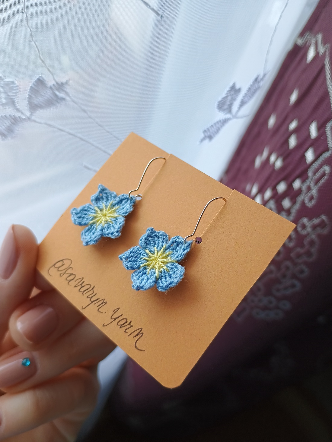 Cercei croșetați floare-de-nu-mă-uita - bijuterii - cercei - cercei și ornamente pentru urechi - Artynos.ro Cercei croșetați floare-de-nu-mă-uita - bijuterii - cercei - cercei și ornamente pentru urechi - Artynos.ro