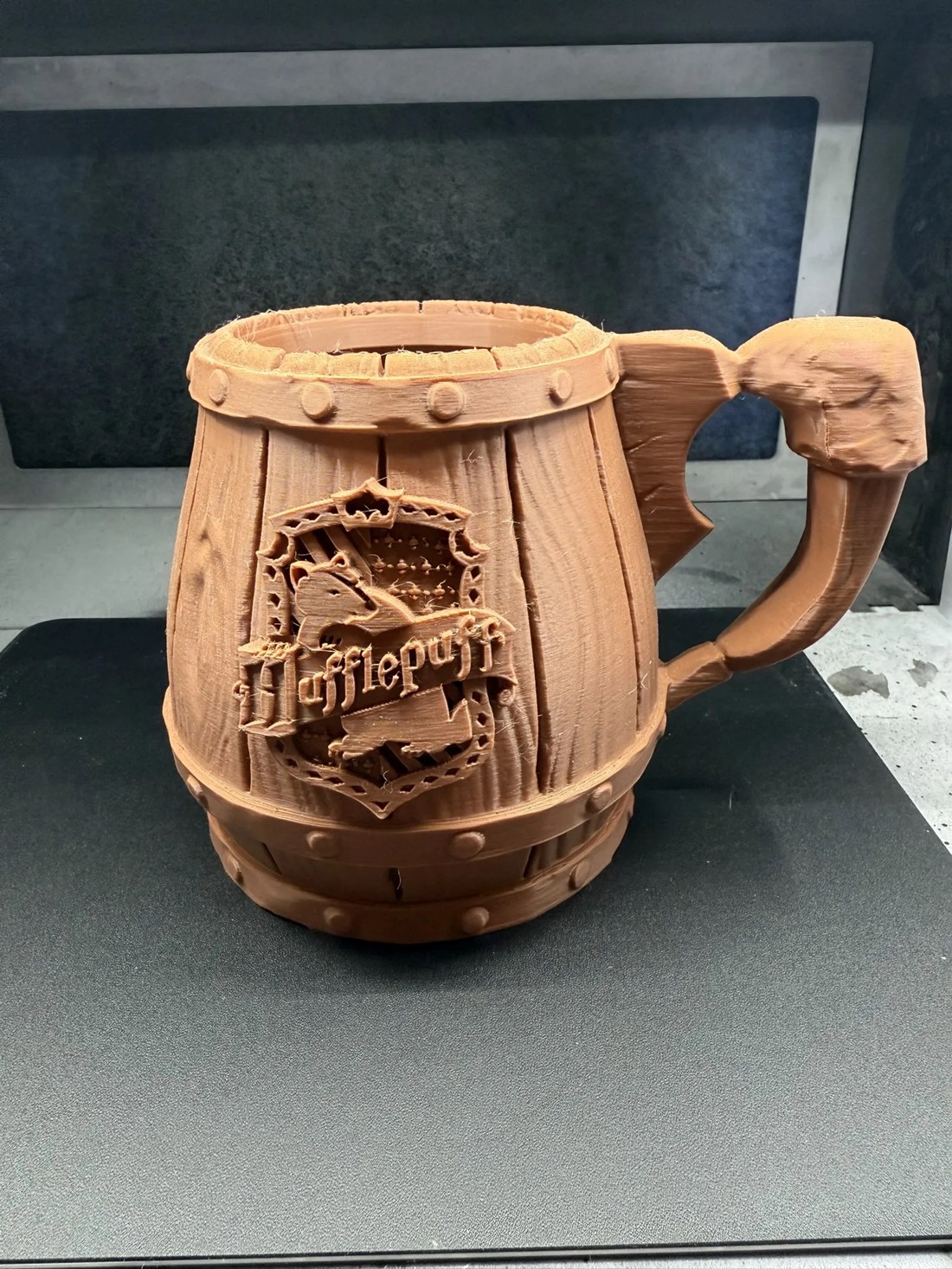 Harry Potter Hufflepuff House Tankard (suport pentru 0,5 pahare) - - Artynos.ro Harry Potter Hufflepuff House Tankard (suport pentru 0,5 pahare) - - Artynos.ro