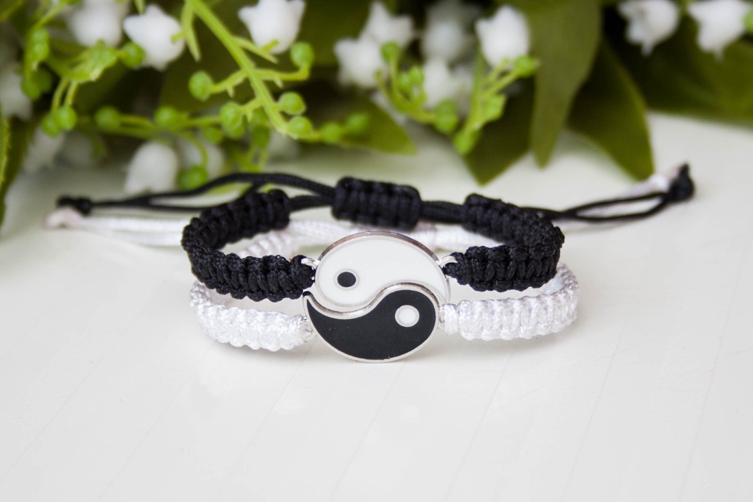 Brățări pereche pentru cupluri și prieteni, brățări împletite în stil macrame � Yin și Yang, negru/alb -  - Artynos.ro