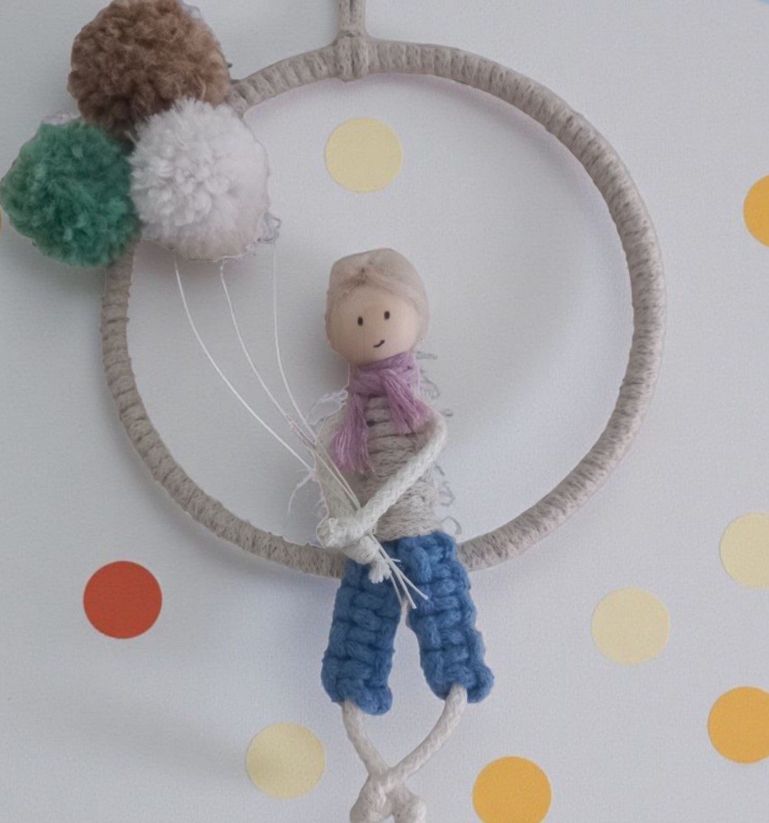 Decor de perete macramé cu balon băiat -  - Artynos.ro Decor de perete macramé cu balon băiat -  - Artynos.ro