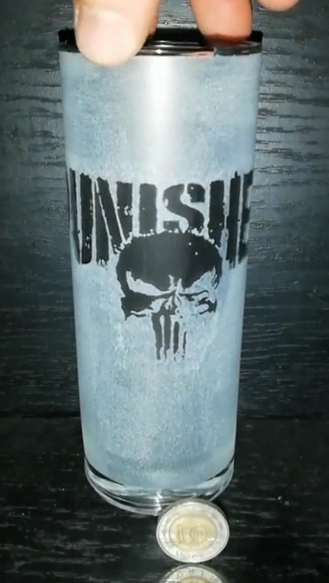  Pahar de sticlă cu modelul The Punisher � Răzbunătorul. -  - Artynos.ro