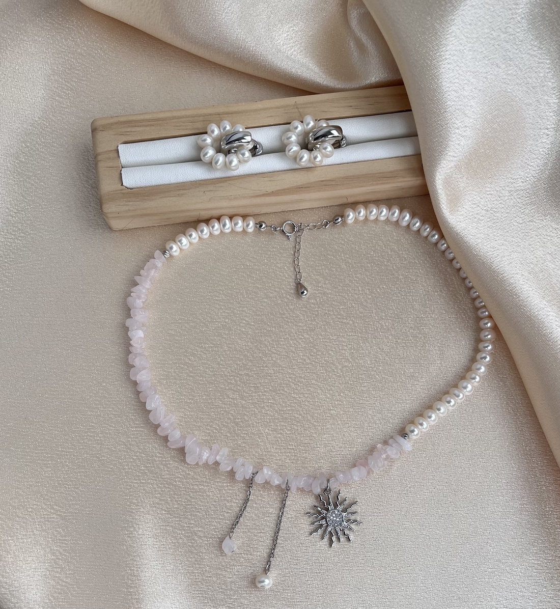 Set colier și cercei handmade - bijuterii - seturi de bijuterii - Artynos.ro Set colier și cercei handmade - bijuterii - seturi de bijuterii - Artynos.ro