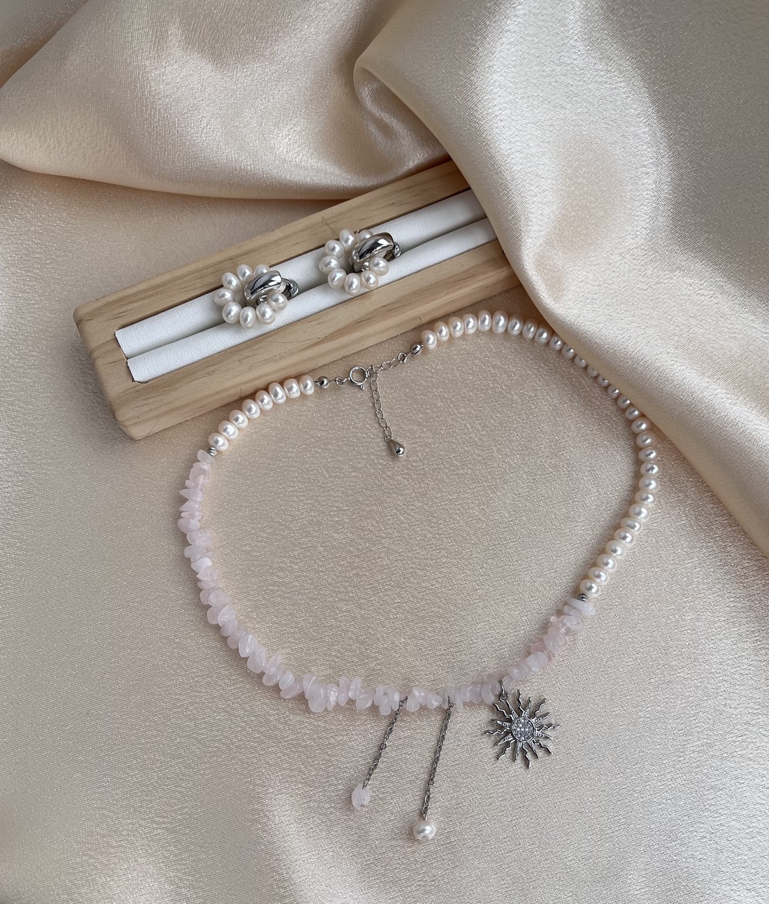 Set colier și cercei handmade - bijuterii - seturi de bijuterii - Artynos.ro Set colier și cercei handmade - bijuterii - seturi de bijuterii - Artynos.ro
