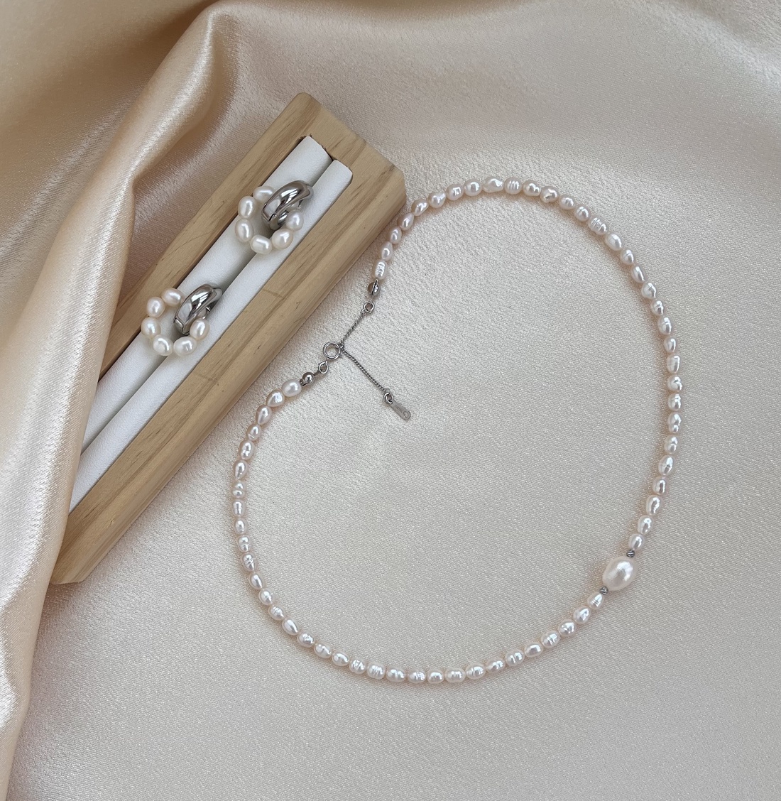 Set colier și cercei - accesorii nuntă - bijuterii mireasă - set bijuterii de mireasă - Artynos.ro Set colier și cercei - accesorii nuntă - bijuterii mireasă - set bijuterii de mireasă - Artynos.ro