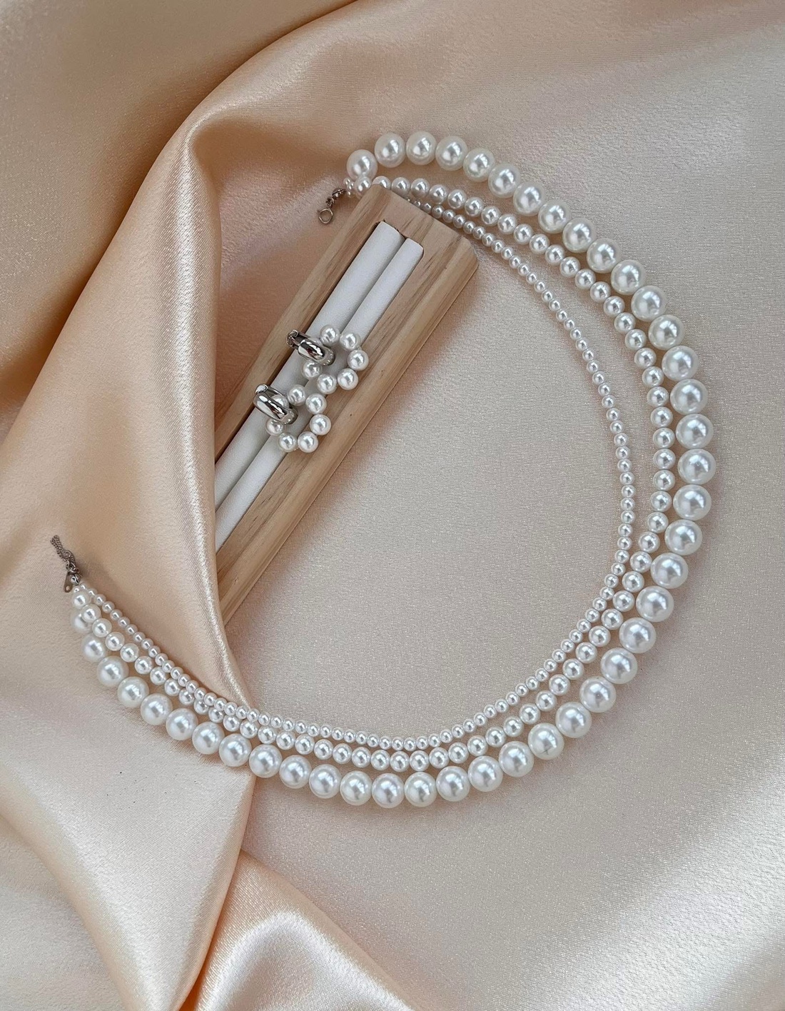 Set colier și cercei - accesorii nuntă - bijuterii mireasă - brățări mireasă - Artynos.ro Set colier și cercei - accesorii nuntă - bijuterii mireasă - brățări mireasă - Artynos.ro