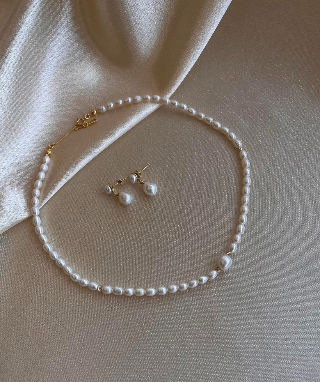 Set colier și cercei handmade - accesorii nuntă - bijuterii mireasă - set bijuterii de mireasă - Artynos.ro Set colier și cercei handmade - accesorii nuntă - bijuterii mireasă - set bijuterii de mireasă - Artynos.ro