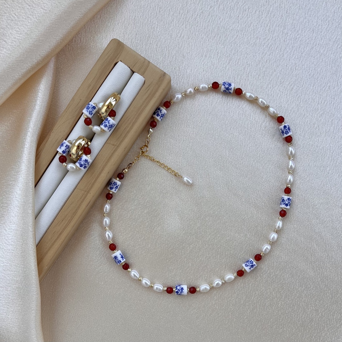 Set colier și cercei handmade - accesorii nuntă - bijuterii mireasă - set bijuterii de mireasă - Artynos.ro Set colier și cercei handmade - accesorii nuntă - bijuterii mireasă - set bijuterii de mireasă - Artynos.ro