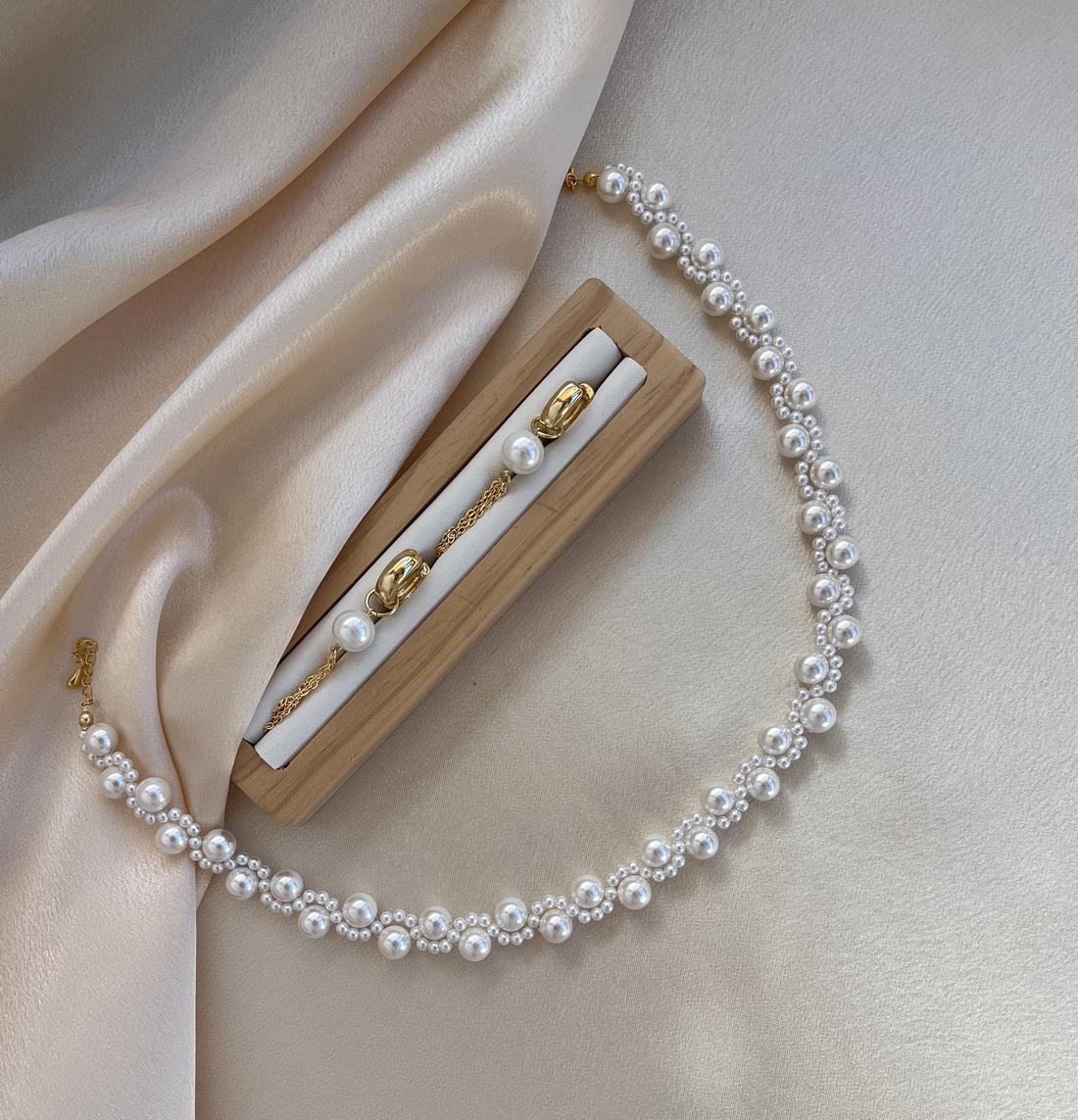 Set colier și cercei handmade - accesorii nuntă - bijuterii mireasă - colier mireasă - Artynos.ro Set colier și cercei handmade - accesorii nuntă - bijuterii mireasă - colier mireasă - Artynos.ro