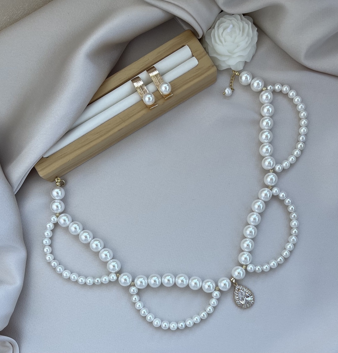 Set colier și cercei handmade - accesorii nuntă - bijuterii mireasă - colier mireasă - Artynos.ro Set colier și cercei handmade - accesorii nuntă - bijuterii mireasă - colier mireasă - Artynos.ro