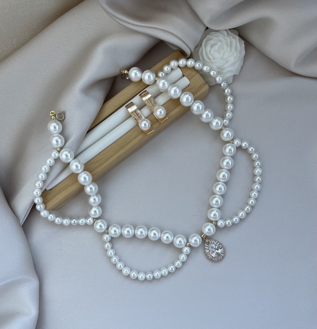 Set colier și cercei handmade - accesorii nuntă - bijuterii mireasă - colier mireasă - Artynos.ro Set colier și cercei handmade - accesorii nuntă - bijuterii mireasă - colier mireasă - Artynos.ro