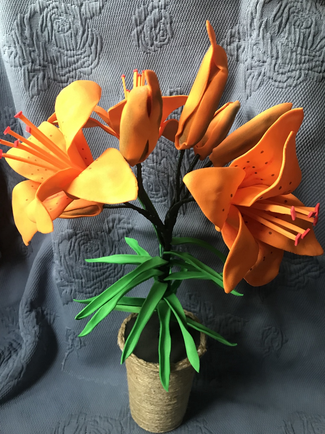 Crin in vas - casă & stil de viață - accesorii pentru decorat casa - decorațiuni de masă și decorațiuni pentru rafturi - boluri din ceramică, boluri decorative - Artynos.ro Crin in vas - casă & stil de viață - accesorii pentru decorat casa - decorațiuni de masă și decorațiuni pentru rafturi - boluri din ceramică, boluri decorative - Artynos.ro
