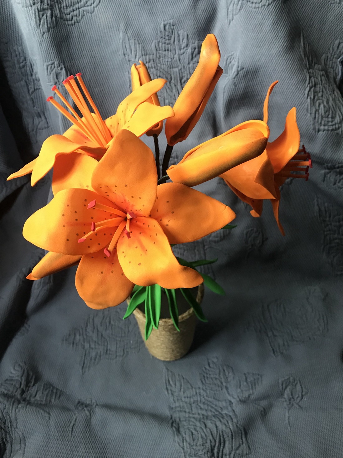 Crin in vas - casă & stil de viață - accesorii pentru decorat casa - decorațiuni de masă și decorațiuni pentru rafturi - boluri din ceramică, boluri decorative - Artynos.ro Crin in vas - casă & stil de viață - accesorii pentru decorat casa - decorațiuni de masă și decorațiuni pentru rafturi - boluri din ceramică, boluri decorative - Artynos.ro