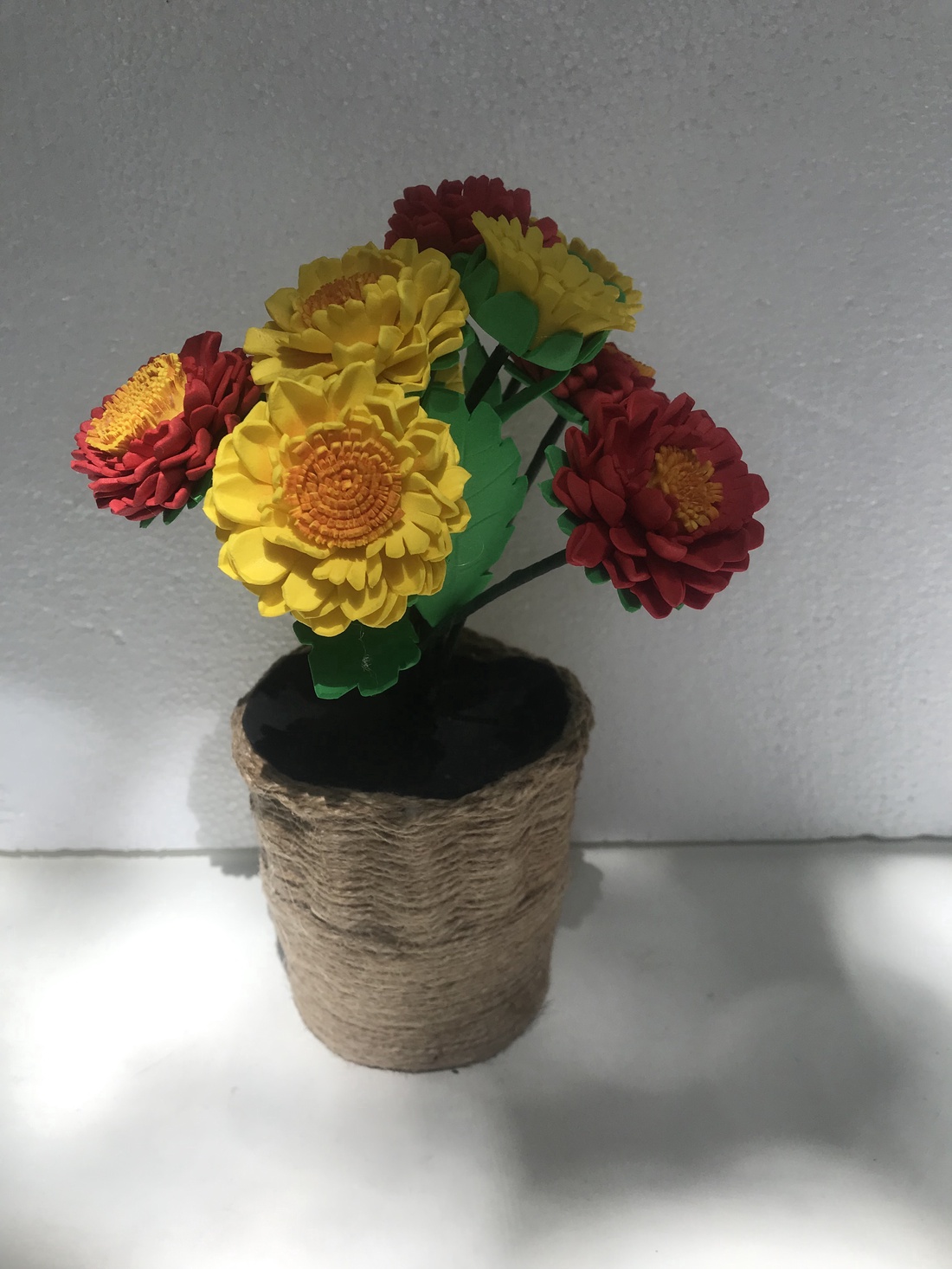 Vaza cu crizanteme - casă & stil de viață - accesorii pentru decorat casa - decorațiuni de masă și decorațiuni pentru rafturi - boluri din ceramică, boluri decorative - Artynos.ro Vaza cu crizanteme - casă & stil de viață - accesorii pentru decorat casa - decorațiuni de masă și decorațiuni pentru rafturi - boluri din ceramică, boluri decorative - Artynos.ro