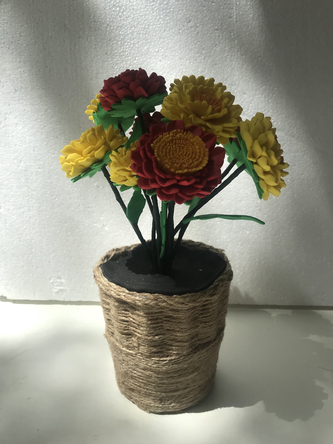 Vaza cu crizanteme - casă & stil de viață - accesorii pentru decorat casa - decorațiuni de masă și decorațiuni pentru rafturi - boluri din ceramică, boluri decorative - Artynos.ro Vaza cu crizanteme - casă & stil de viață - accesorii pentru decorat casa - decorațiuni de masă și decorațiuni pentru rafturi - boluri din ceramică, boluri decorative - Artynos.ro