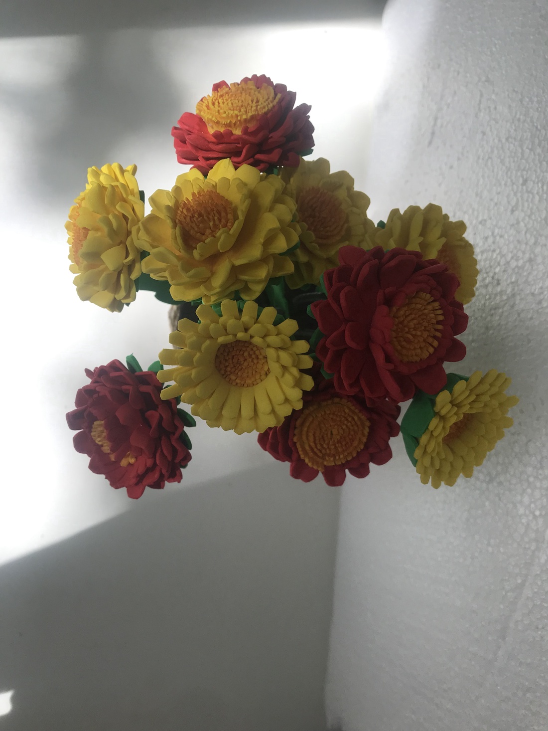 Vaza cu crizanteme - casă & stil de viață - accesorii pentru decorat casa - decorațiuni de masă și decorațiuni pentru rafturi - boluri din ceramică, boluri decorative - Artynos.ro Vaza cu crizanteme - casă & stil de viață - accesorii pentru decorat casa - decorațiuni de masă și decorațiuni pentru rafturi - boluri din ceramică, boluri decorative - Artynos.ro